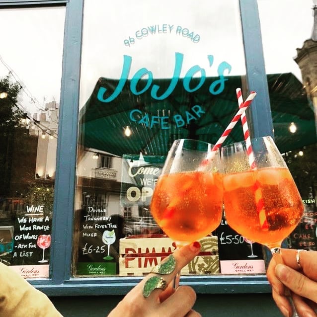 Enjoy drinks on Cowley Road at JoJo's